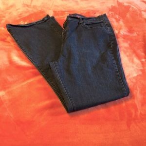 🧟‍♀️5 for $30🧟 The children’s place bootcut jeans 18PLUS